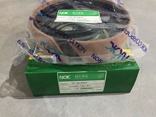 707-99-64210: Ремкомплект гидроцилиндра наклона рыхлителя (арктический)